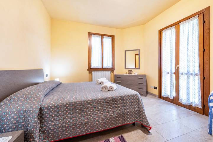 Entire apartment, Apartment 'Casa Caterina' with Lake View, Garden & Wi-Fi in Marone, Comune di Marone