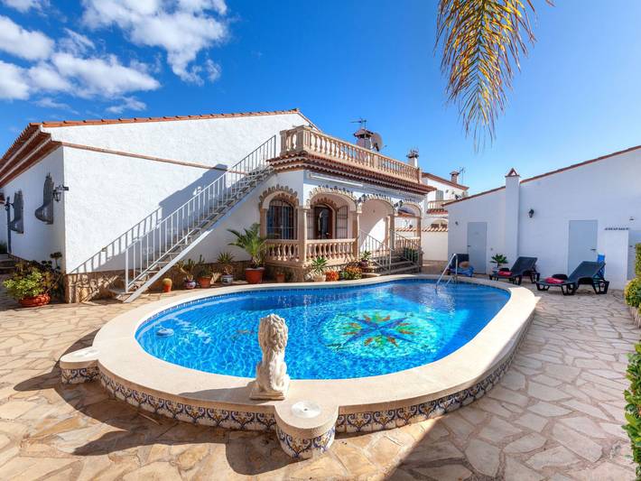 Casa de vacaciones para 6 personas, con piscina además de jardín y balcón - 1
