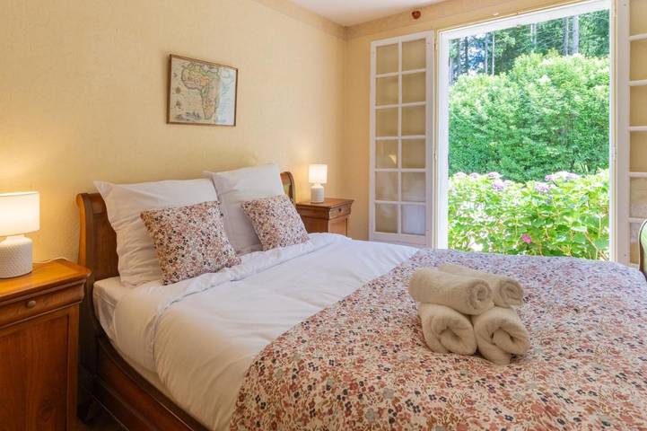 Location de vacances pour 10 personnes, avec vue ainsi que piscine et terrasse à Jaujac - 4