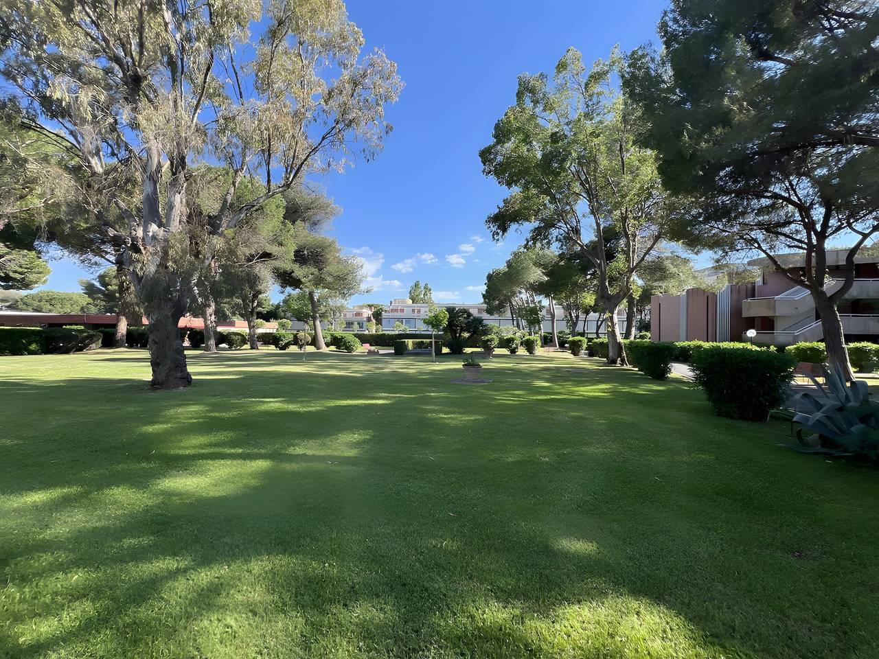 Appartement entier, Appartement 'Casa Vacanze Simonetta avec jardin', piscine partagée, jardin privé et climatisation in Marina di Bibbona, Bibbona