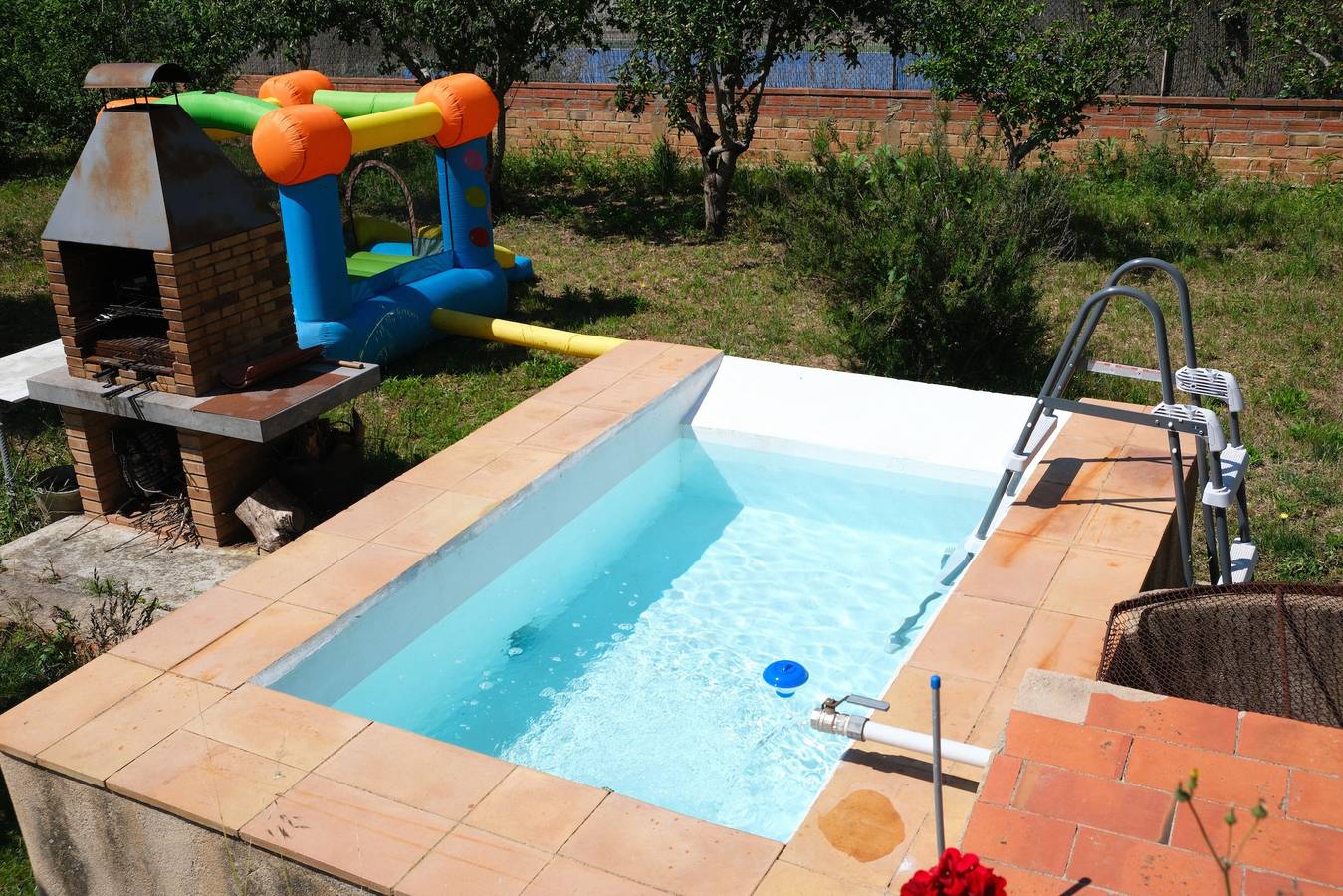 L'ametller – Empordà / Costa Brava mit Garten, kleinem Pool, Grill und Volleyball in Ordis, Oberampurien