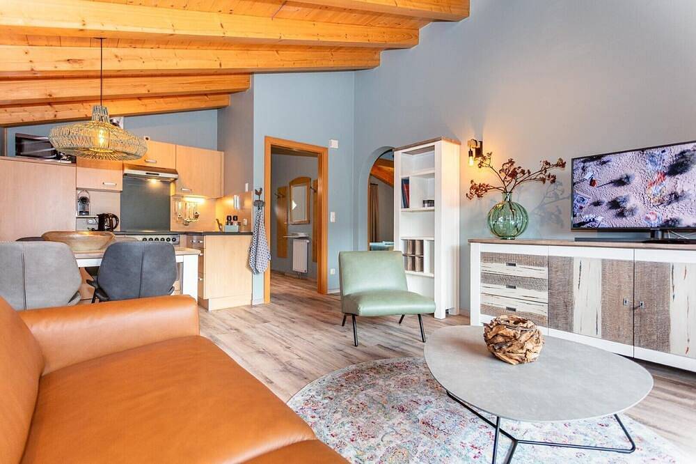 Ganze Wohnung, Feriendorf-Wallenburg / 4-person holiday apartment with balcony in Fieberbrunn, Bezirk Kitzbühel