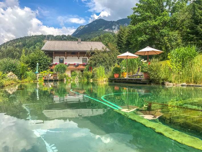 Ferienwohnung für 2 Personen, mit Balkon und Terrasse sowie Garten und Pool in Haus