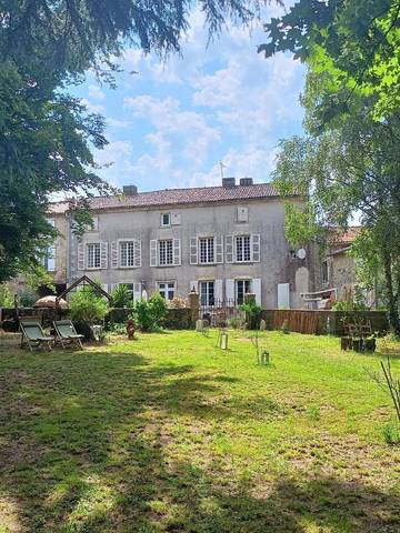 Maison d’hôte pour 5 personnes, avec terrasse ainsi que jardin et vue à Champdeniers-Saint-Denis