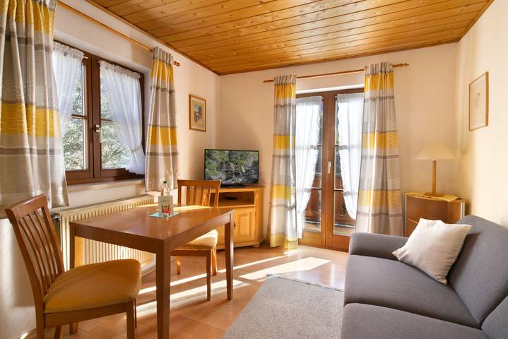 Ferienwohnung für 2 Personen, mit Balkon in Geigenbaumuseum Mittenwald