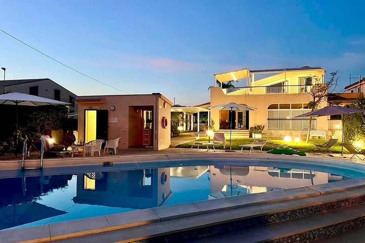 Ferienhaus für 10 Personen, mit Pool und Garten