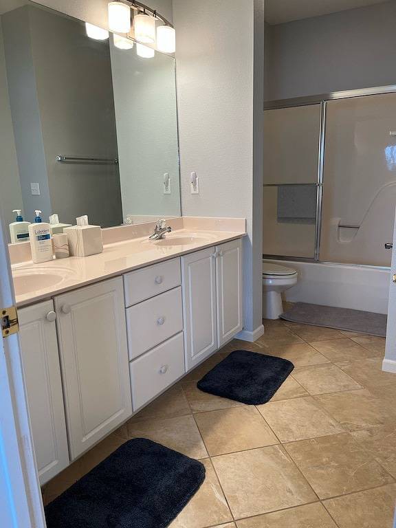 Ganze Wohnung, 3 bed 2 bath Sleeps 8 Lakefront Main Channel views at the 1Mm! 2 pools in Lake Ozark, Lake of the Ozarks