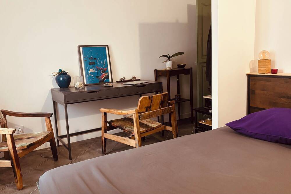 La Maison Poétique. Charm in the heart of a beautiful historic wine village in Saint-Christol (Languedoc-Roussillon), Region de Montpellier