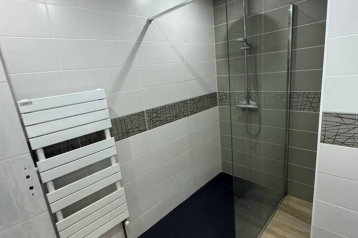 Gite sleeps 14, ideal for families and gatherings, quiet location. in Livré-la-Touche, Mayenne