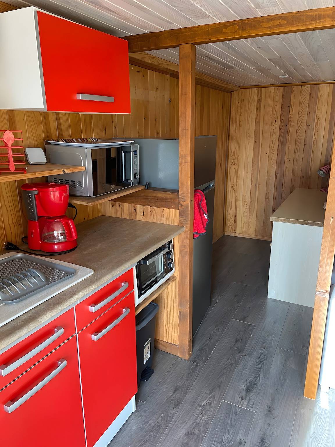 Ganze Wohnung, Appartement „Vacances Tranquilles“ mit Bergblick, Gemeinschaftspool und Wlan in Lodève, Lodève und Umgebung