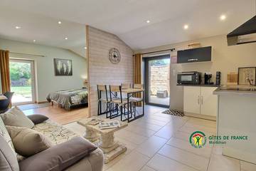 Gîte pour 4 personnes, avec jacuzzi à Surzur