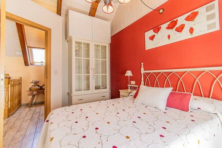 Rural Duplex in the Pyrenees - Garden and Parking in Sabiñánigo, Aragonesische Pyrenäen