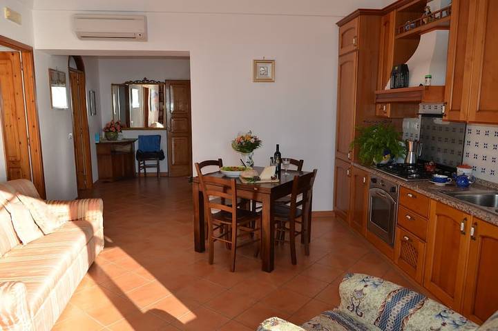 Ganze Wohnung, Bright and spacious apartment where you can enjoy peace and beautiful sea views in Praiano, Sorrento Coast