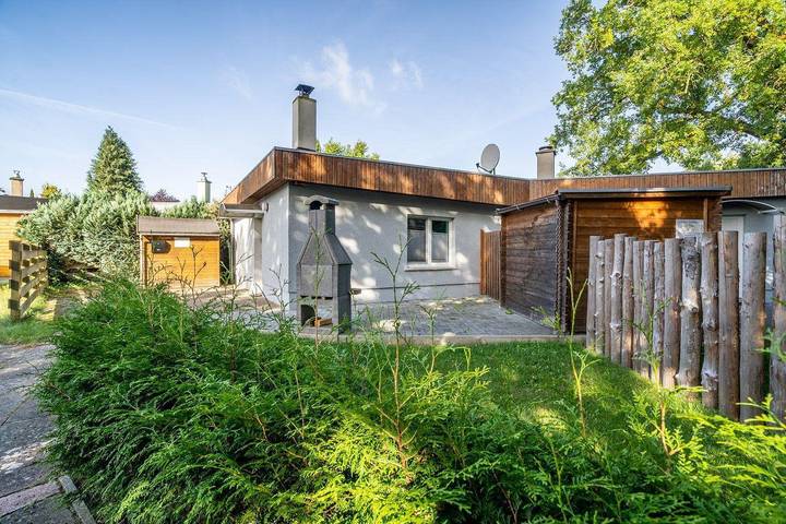 Ferienhaus für 4 Personen, mit Terrasse und Garten in Schwarz