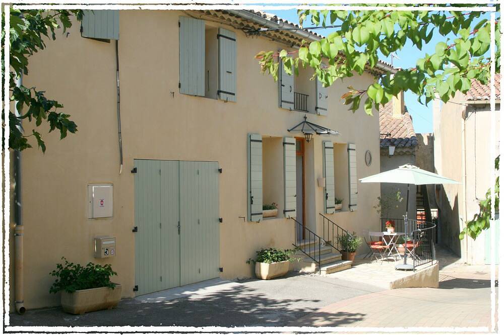 Charming Hilltop Accommodation With Outstanding Views in Sablet, Vaucluse