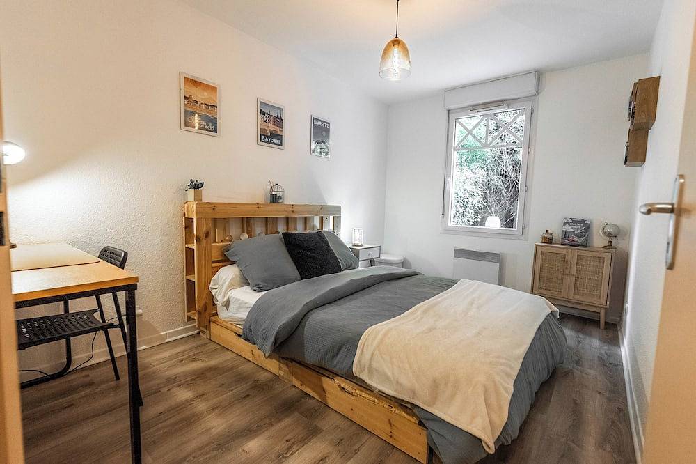 Entire apartment, Cosy apartment with terrace near Bordeaux in Mérignac, Bordeaux region