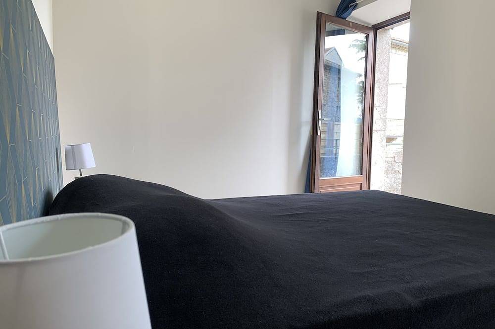 Appartement F3 Avec Piscine 10 min à Pied de la Rivière et 5 min du Centre in Ruoms, Ardèche