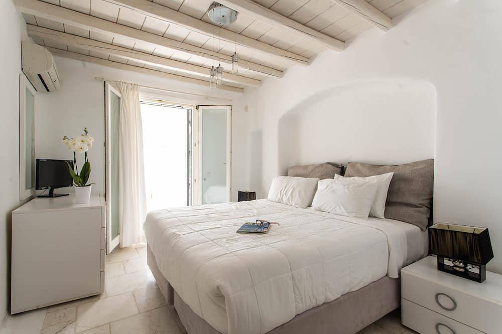 Sqm, with a private pool, terrace and an amazing view in Tourlos (Mykonos), Mykonos