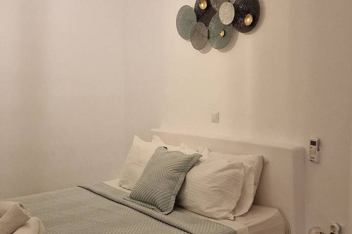 Gîte pour 2 personnes, avec jardin et jacuzzi dans Perivolos - 4