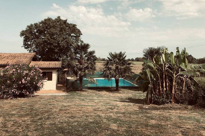 Location de vacances pour 10 personnes, avec balcon et jardin à Lahosse