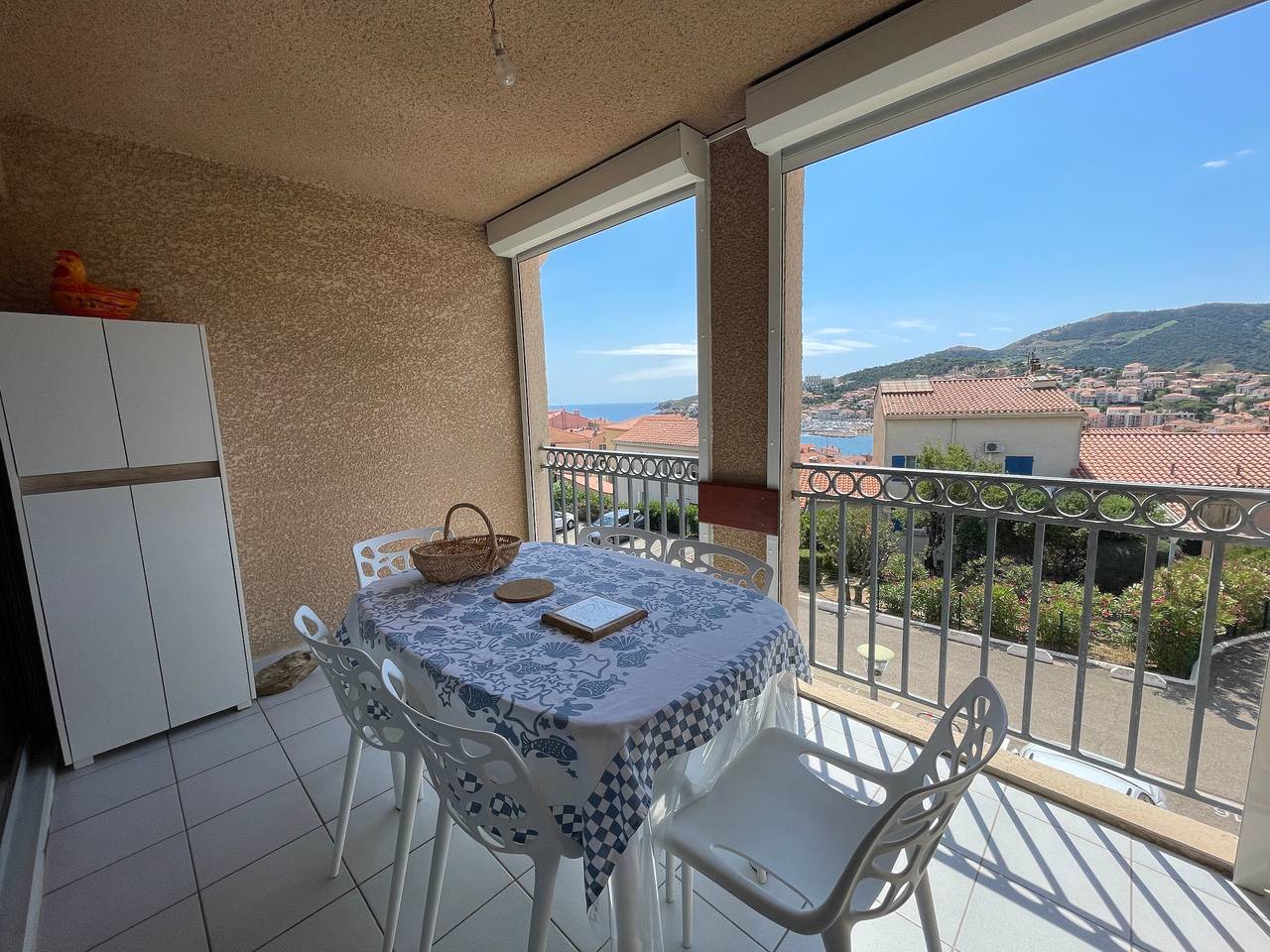 Entire apartment, Banyuls-sur-Mer: T2 Apartment with Loggia and Private Parking near Beach in La Côte Vermeille, Banyuls-sur-Mer