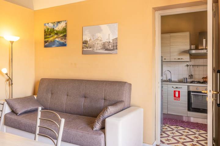 Apartment 'Casa Sveva - Finestra Sulla Storia' with Balcony, Wi-Fi and Air Conditioning