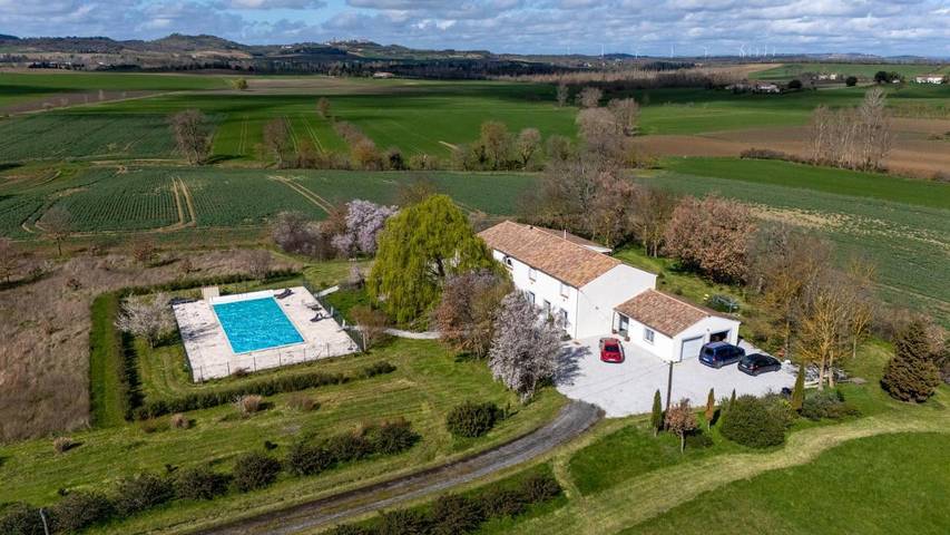 Chambre d’hôte pour 3 personnes, avec jardin et piscine ainsi que terrasse et vue à La Pomarède