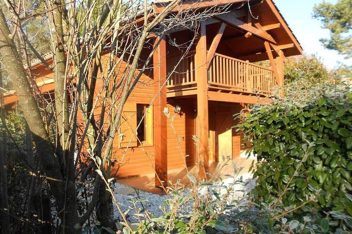 Chalet pour 6 personnes, avec piscine et jardin à Gujan-Mestras