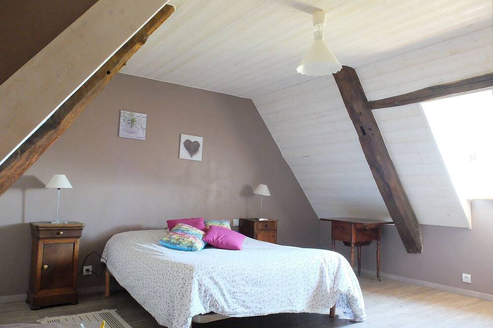 Figeac: quercynoise house surrounded by nature with magnificent view in Figeac, Macizo Central