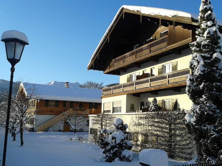 Ferienwohnung für 3 Personen, mit Balkon/Terrasse und Terrasse sowie Garten in Bad Wiessee