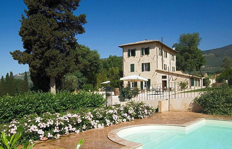 Agriturismo per 20 persone, con piscina e panorama nonché giardino in Spello