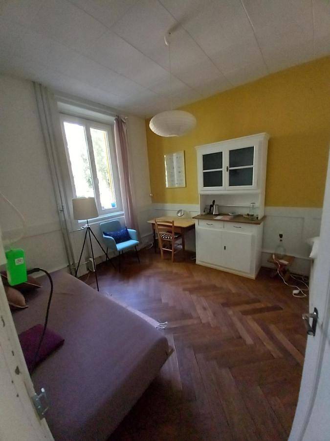 Location de vacances pour 2 personnes, avec vue et jardin à Bienne - 4