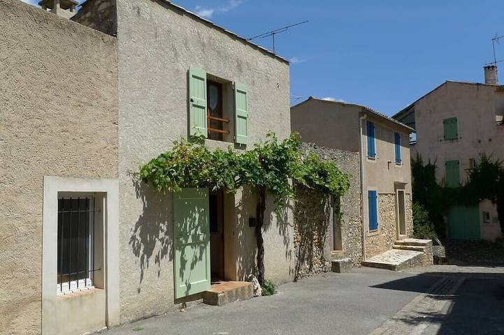 Ganze Wohnung, Dorfhaus mit atemberaubender Aussicht auf Lac Ste Croix in Sainte-Croix-du-Verdon, Verdonschlucht