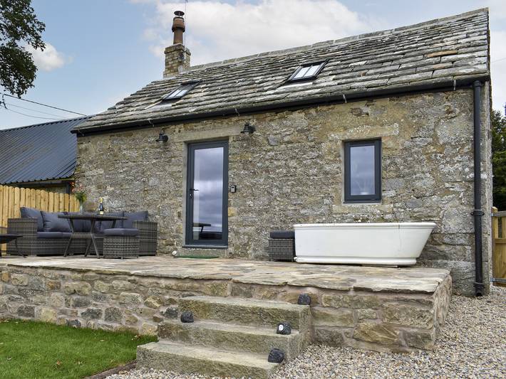 Log cabin for 2 people, with garden, with pets in Northumberland