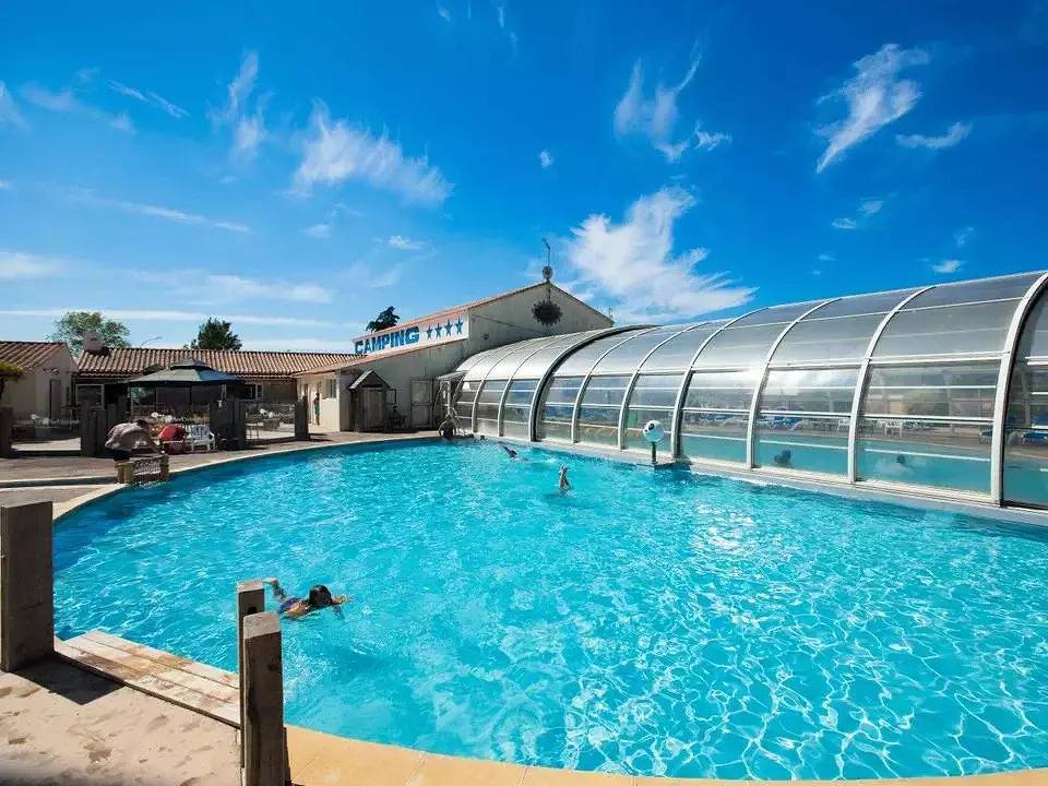 Mobil-Home Caraïbes 3 Pièces 4/6 Personnes + Tv in Saint-Gilles-Croix-de-Vie, Vallée de la Loire