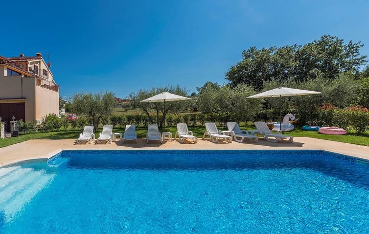 Ferienwohnung für 4 Personen, mit Pool und Balkon/Terrasse in Porec und Umgebung