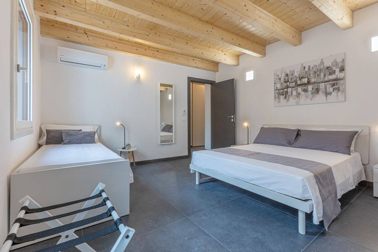 Apartamento entero, Guesthost - Le Agavi - Apt X11 + Garage & Terrace in Ferrara, Provincia de Ferrara