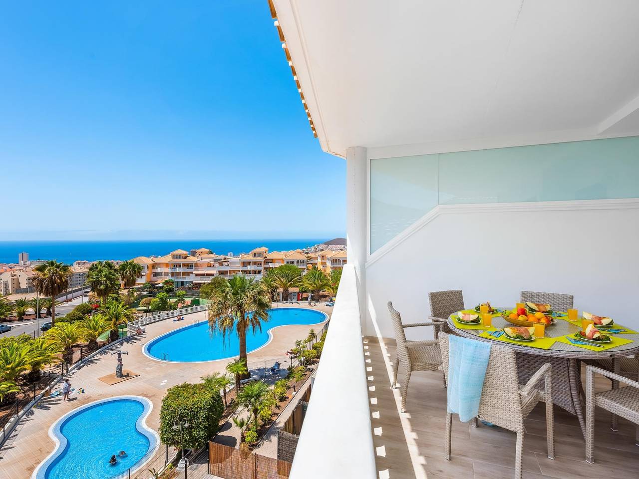 Ganze Ferienwohnung, 3C. Schöne Aussicht, Wifi, Pool, Tennis,Paddel,Parking in Los Cristianos, Arona