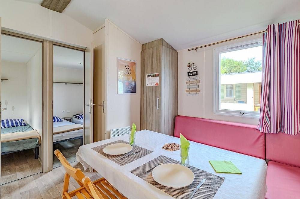 Awesome (sta)caravan in Saint-Georges-de-Didon in Saint-Georges-de-Didonne, Côte de Beauté