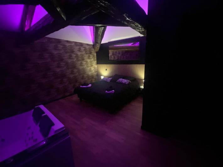 Location de vacances pour 2 personnes, avec Jacuzzi ainsi que Sauna et Vue à Vif (Isère) - 2