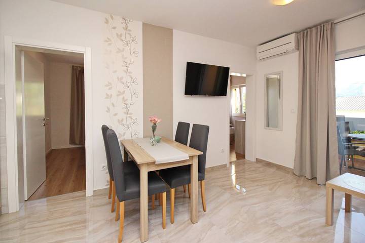Ferienwohnung für 4 Personen, mit Balkon in Baska
