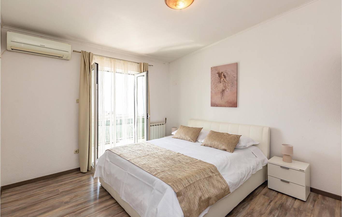 Ganze Ferienwohnung, Ferienwohnung mit Meerblick und Terrasse in der Nähe von Makarska und Veliko Brdo in Veliko Brdo, Makarska