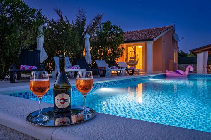 Ferienhaus für 6 Personen, mit Garten in Orihi