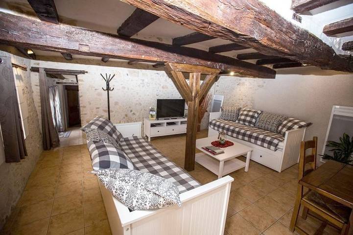 Location de vacances pour 6 personnes, avec Jacuzzi et Terrasse ainsi que Piscine et Vue à Sennevières