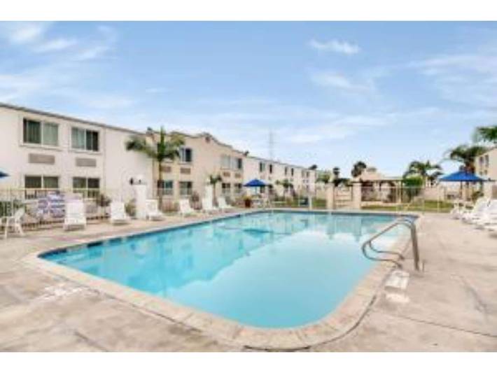Ganze Wohnung, 1 Kingsize-Bett | Mobilzugang Badewanne Nsmk Micfridg in Carson, Los Angeles County