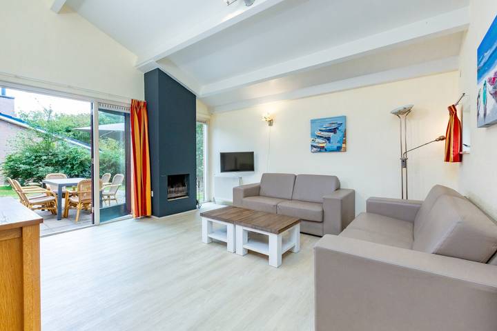 Bungalow voor 6 personen, with Balkon/Terras and Terras as well as Tuin and Zwembad in Den Haag