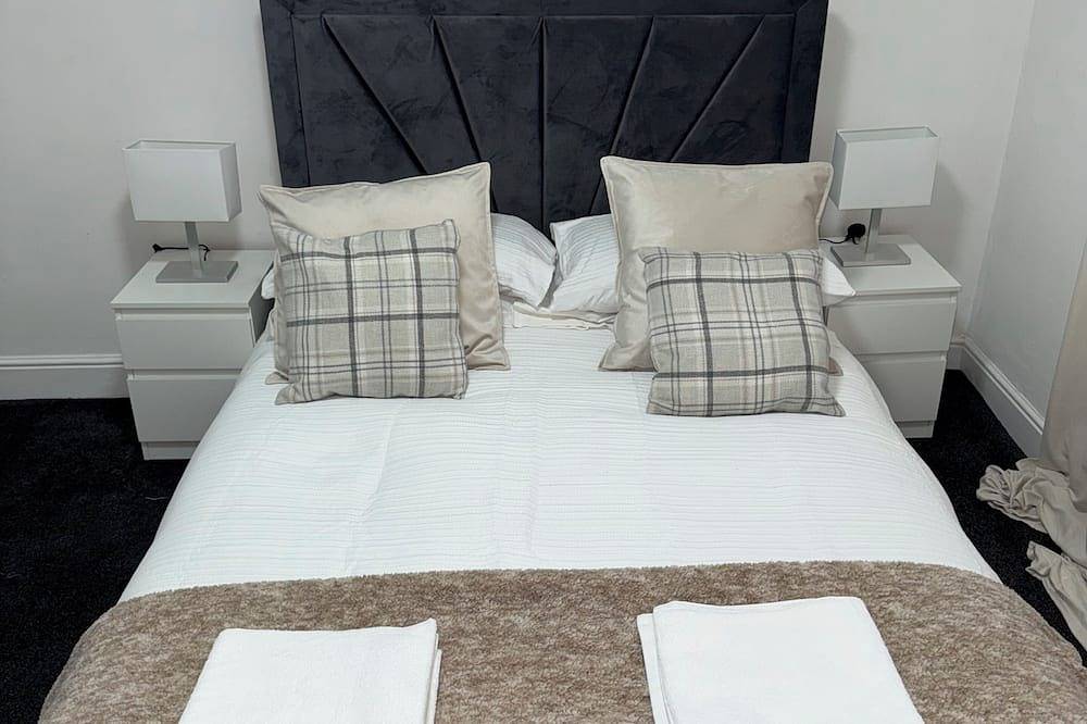 Welcome to this newly renovated cozy & charming home in Dagenham, East London in Barking and Dagenham, London