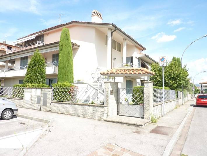 Appartamento per 5 persone, con Balcone e Terrazza nonché Giardino e Panorama a Empoli