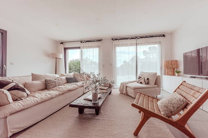 Location de vacances pour 8 personnes, avec terrasse ainsi que piscine et jardin à Montfort-sur-Argens - 2