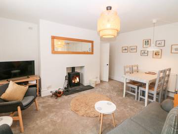 Log Cabin for 4 People in Buxton, Peak District, Photo 2